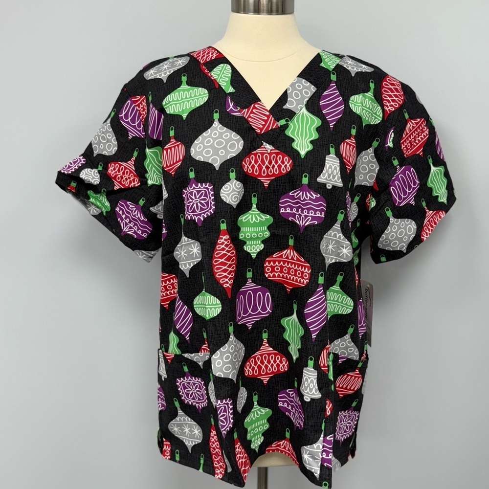 NWT Buttersoft Christmas Print Scrub Top L Holiday Ornaments Cotton Scrubs